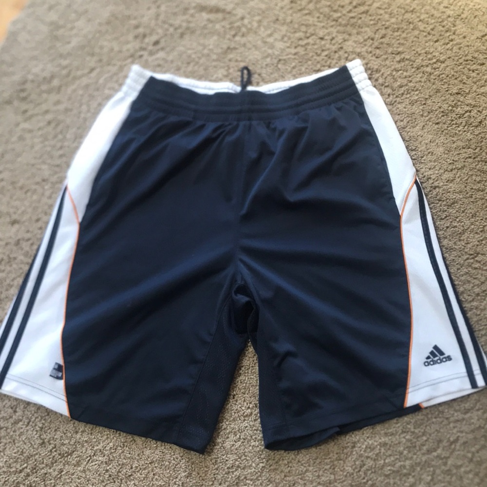Like New Adidas men’s basketball short sz L